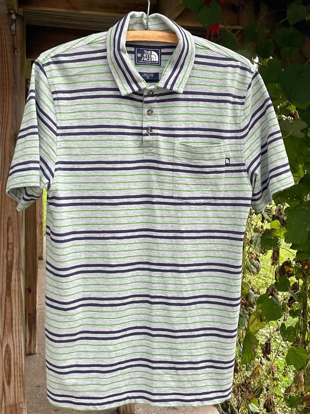 The North Face Men’s Striped Polo Shirt in Light Gray and Green. Size small 2014